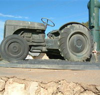 Ferguson Tractor Monument - Brisbane 4u
