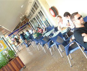 Beachfront Hotel - Tourism Brisbane 3