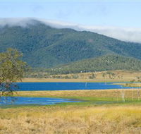 Lake Elphinstone - Tourism Brisbane