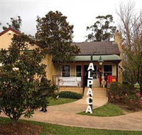 Australian Alpaca Barn - Hunter Valley Gardens - Tourism Brisbane