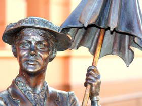 Mary Poppins Statue - Brisbane Tourism 0