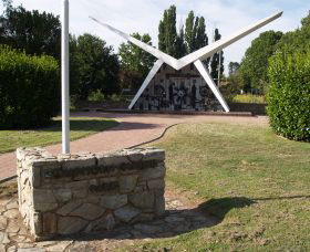 Southern Cloud Memorial - Tourism Brisbane 0