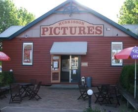 Huskisson Pictures - Brisbane Tourism 0