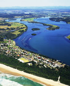 Manning Point Beach - Brisbane Tourism 0