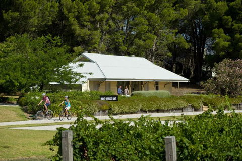 Tour De Vines - Tourism Brisbane 0