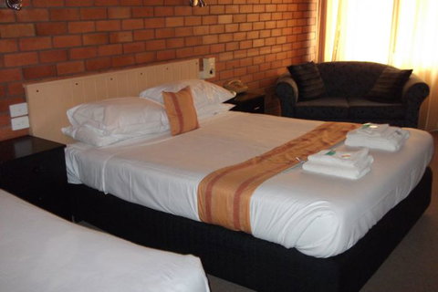 Hilldrop Motor Inn - Tourism Brisbane 1