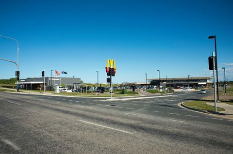 Bargara Central Shopping Village - Tourism Brisbane 1