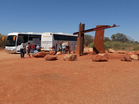 Uluru (Ayers Rock) To Alice Springs One-Way Shuttle - Brisbane 4u 2