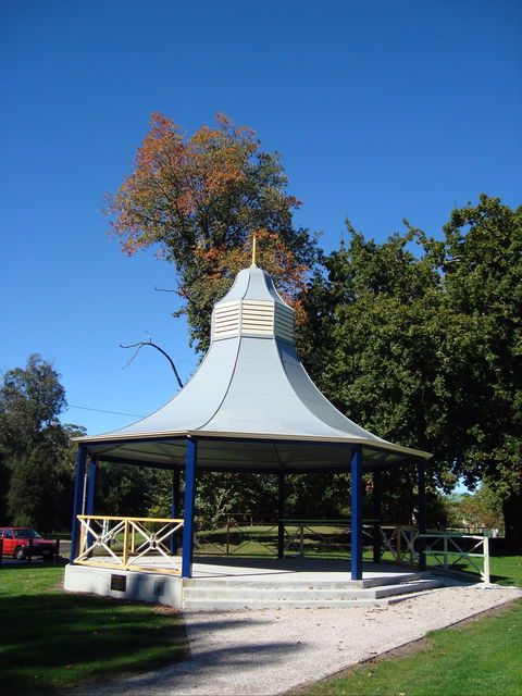 Bells Parade Reserve - Tourism Brisbane 1
