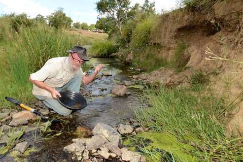 Gold Panning, Deep Creek - Tourism Brisbane 0