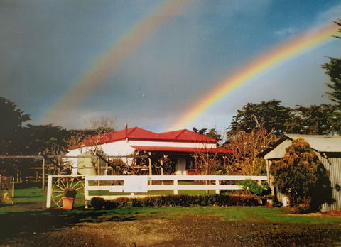Stefani Hilltop Gallery - Tourism Brisbane 0