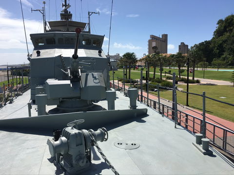 HMAS Gladstone - Brisbane 4u 1