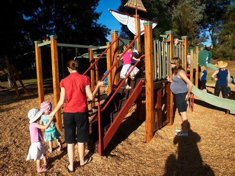 Les Stone Park - Tourism Brisbane 0