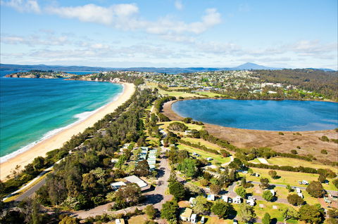 Aslings Beach - Brisbane Tourism 1