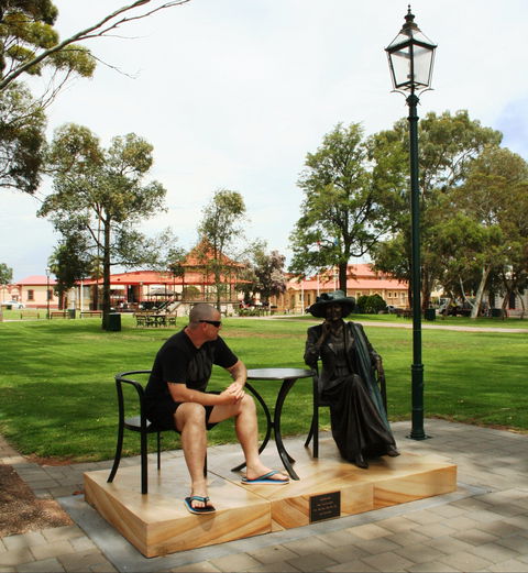 Gladstone Square - Tourism Brisbane 1