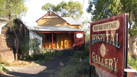 Lightning Ridge Heritage Cottage - Brisbane Tourism 0