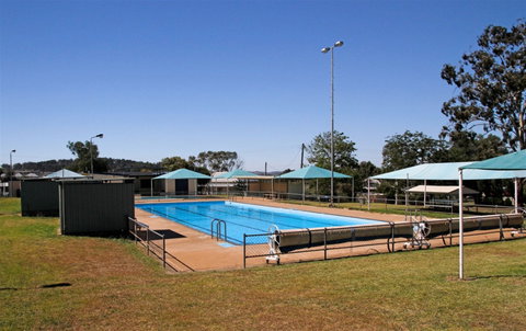 Manildra Swimming Pool - Brisbane Tourism 0