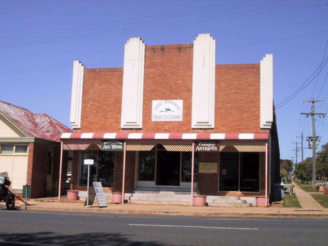 Talbragar Country Antiques - Brisbane 4u 0