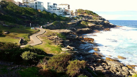 MacKenzies Beach - Brisbane 4u 0