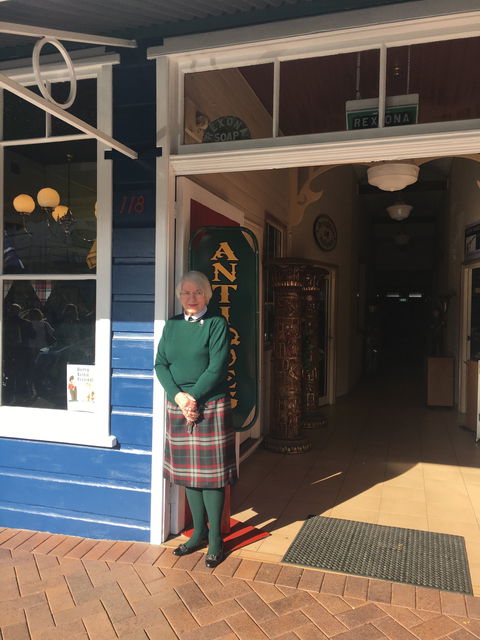 Broughton Antiques - Tourism Brisbane 0