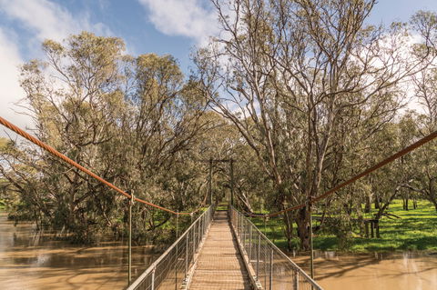Lachlan River Swing Bridge - Brisbane 4u 0
