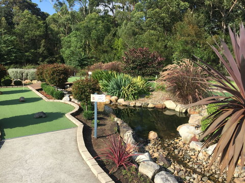 18 Hole Mini Golf - Club Husky - Brisbane Tourism 0