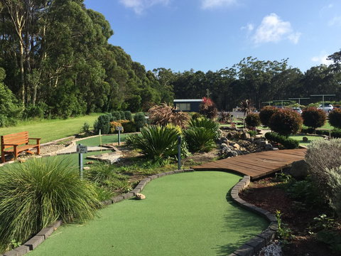 18 Hole Mini Golf - Club Husky - Brisbane Tourism 1