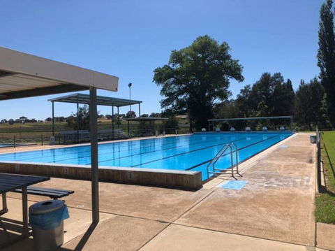 Molong Swimming Pool - Brisbane Tourism 0