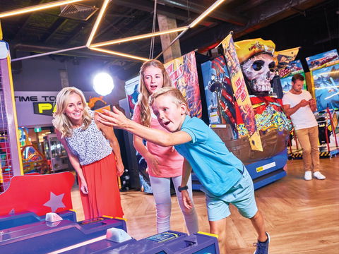 Timezone Coolangatta - Brisbane Tourism 1