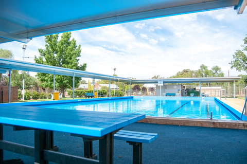 Barellan Swimming Pool - Brisbane Tourism 0