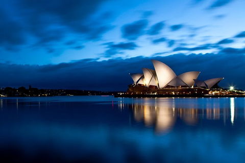 Sydney Airport Transfers : Sydney Airport SYD To Sydney City In Luxury Van - Tourism Brisbane 5