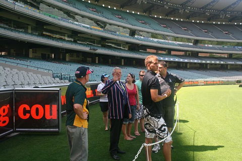 Ultimate Sports Lovers Bus Tour Of Melbourne - Brisbane 4u 3