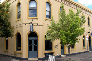 The College Lawn Hotel - Brisbane Tourism 0