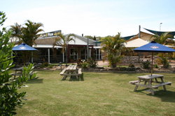 Moonee Beach Tavern - Tourism Brisbane 0