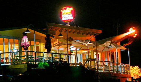 Wye Beach Hotel - Tourism Brisbane 1