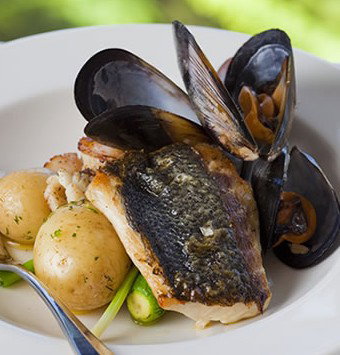 Chris's Beacon Point Restaurant - Tourism Brisbane 3