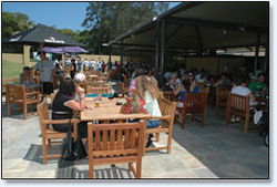 Bateau Bay Hotel - Brisbane 4u 1