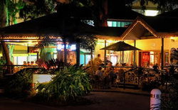 Apres Beach Bar & Grill - Palm Cove - Tourism Brisbane 1