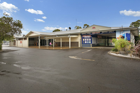 Lakeside Village Tavern - Tourism Brisbane 3