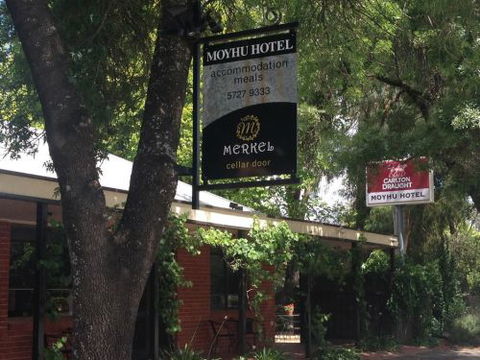 Moyhu Hotel - Brisbane Tourism 1