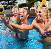 V3 Bar  Novotel Brighton Beach - Brisbane Tourism