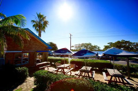 Tea Gardens Hotel–Motel - Tourism Brisbane 1