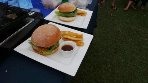 Bushland Beach Tavern - Brisbane Tourism 0