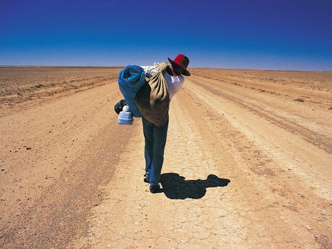 A Portrait Of Australia: Stories Through The Lens Of Australian Geographic - Brisbane 4u 0