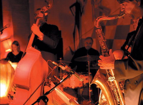 The Pearly Shells Feat. Julie O'Hara - Tourism Brisbane 0