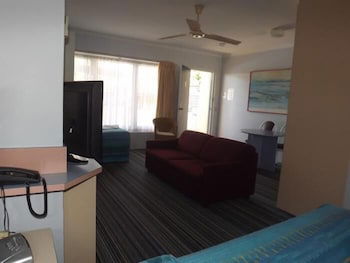 Golden Sands Motor Inn Forster - Tourism Brisbane 5