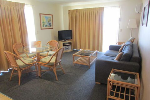 Aqualuna Beach Resort - Tourism Brisbane 6