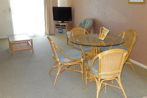 Aqualuna Beach Resort - Tourism Brisbane 5