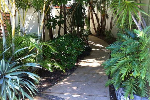 Aqualuna Beach Resort - Tourism Brisbane 1