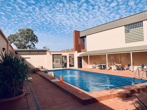 Desert Cave Hotel - Tourism Brisbane 2